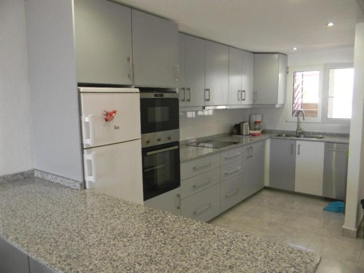 Bonito Apartamento Con Inmensa Terraza Y Piscina Алтеа Екстериор снимка